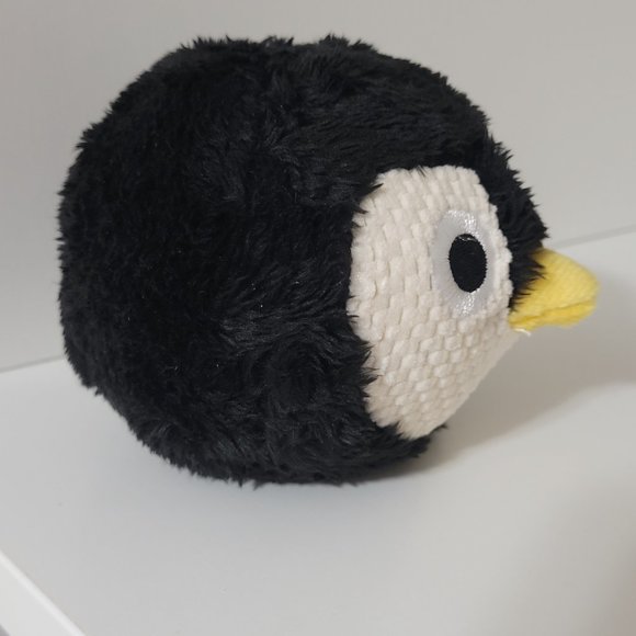 Scentsy Penguin Bitty Buddy Scented in Very Merry Cranberry NEW Discontinued - Picture 3 of 7